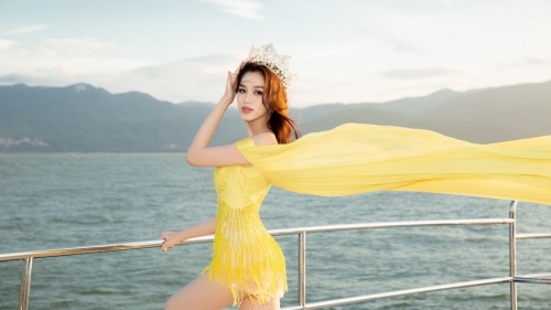 Thuỳ Tiên được “Bà trùm Hoa hậu" tổ chức sinh nhật trên du thuyền triệu đô