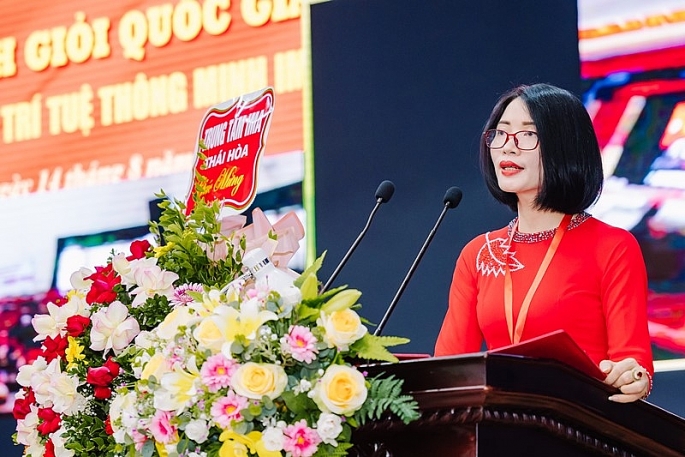 Bà Lê Thị Hường - Tổng giám đốc Cty IEC phát biểu khai mạc cuộc thi IMA Việt Nam