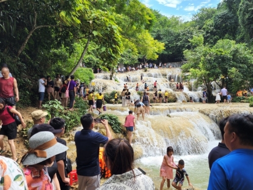Trải nghiệm thác nước đẹp nhất xứ Thanh