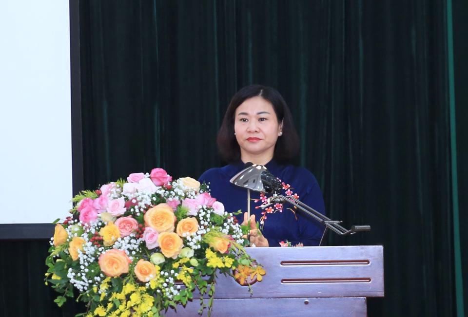 Phó Bí thư Thường trực Thành uỷ Nguyễn Thị Tuyến phát biểu chỉ đạo tại lễ khai giảng.