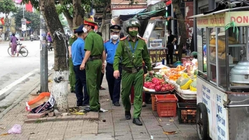 Hà Nội tăng cường xử lý lấn chiếm lòng đường, vỉa hè, dừng đỗ sai quy định