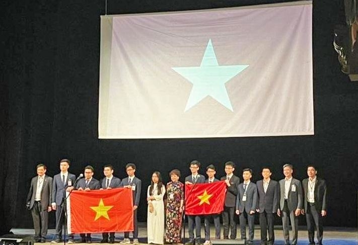 Học sinh Thủ đô đại diện Việt Nam giành 7 giải Olympic Vật lý thiên văn quốc tế