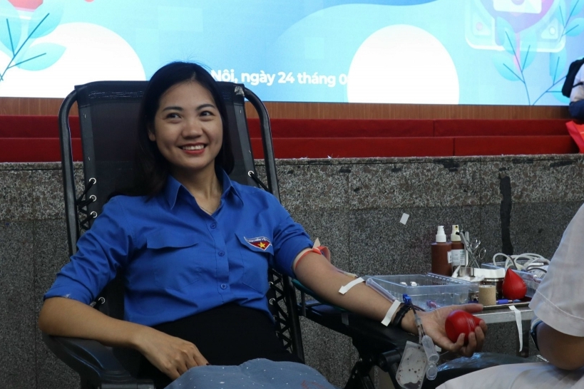 Hơn 300 cán bộ công chức và đoàn viên Khối các cơ quan TP Hà Nội tham gia Ngày hội hiến máu