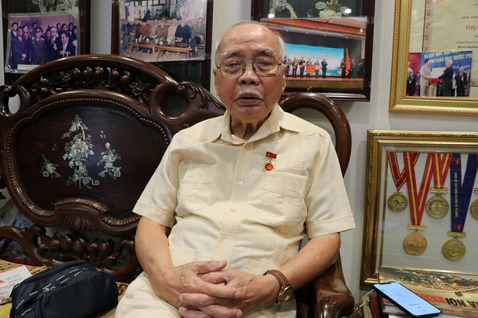 Ông Nguyễn Tiến Hà - Phó Trưởng ban thường trực Ban liên lạc Đoàn Thanh niên cứu quốc thành Hoàng Diệu là nhân chứng lịch sử của ngày 2/9/1945	Ảnh: An Nhiên