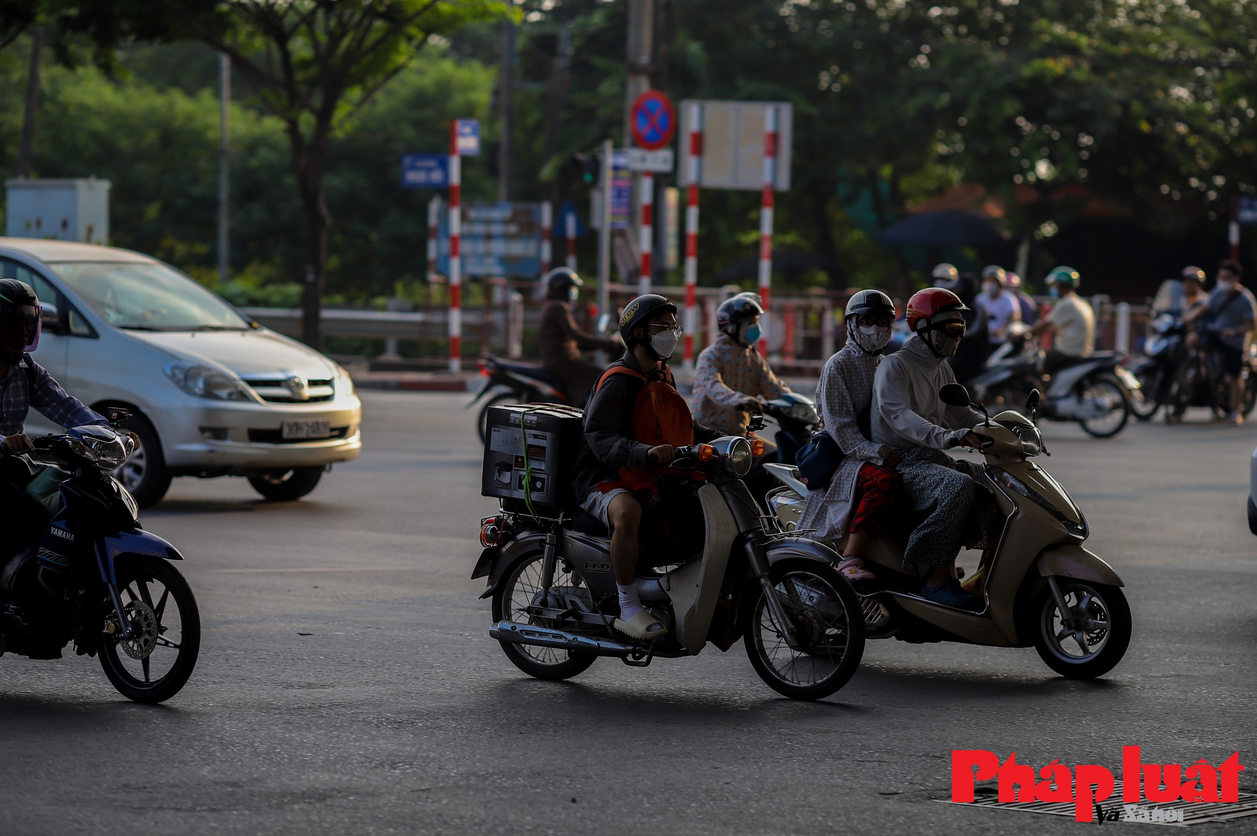 Người dân rục rịch trở lại Hà Nội, lối ra cao tốc, lối vào thành phố ùn tắc trong chiều 3/9