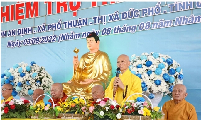 Hòa thượng Thích Thông Hội – Trưởng ban Trị sự GHPGVN tỉnh Quảng Ngãi phát biểu tại buổi lễ