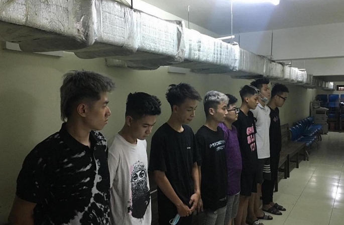 Bắt 8 thanh niên đi xe máy tốc độ cao, lạng lách, đánh võng gây náo loạn đường phố Hà Nội