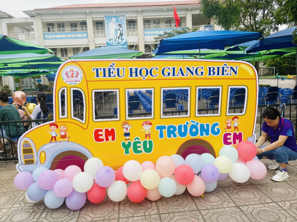 Hà Nội: Trang hoàng trường lớp rực rỡ cho ngày khai giảng
