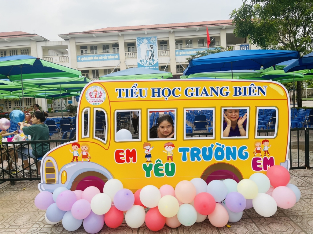 Hà Nội: Trang hoàng trường lớp rực rỡ cho ngày khai giảng