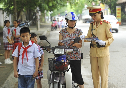 Tăng cường PBGDPL về an toàn giao thông cho học sinh Hà Nội dịp năm học mới