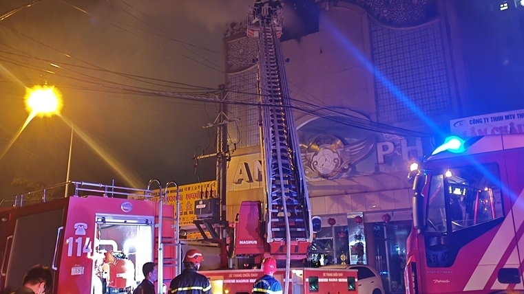 Cháy quán Karaoke tại Bình Dương, xác nhận 12 người đã tử vong