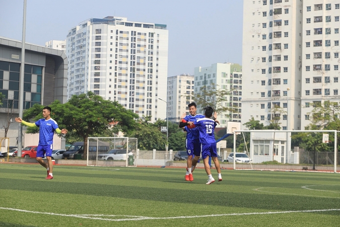 Ngay sau tiếng còi khai cuộc, FC Kinh tế & Đô thị đã tổ chức lối chơi hợp lý và có bàn thắng sớm. 