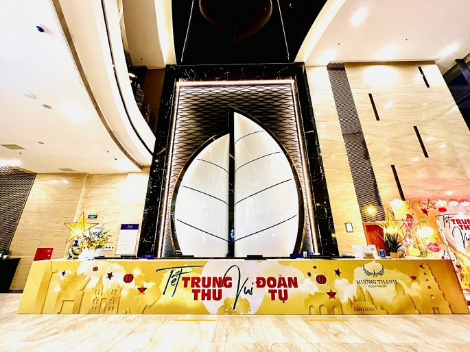 Ảnh 6 Trang trí sảnh lễ tân chủ đề Tết trung thu - Vui đoàn tụ tại Khách sạn Luxury Viễn Triều Nha Trang