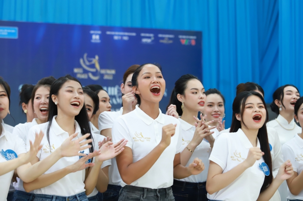 “Miss Peace Vietnam 2022” đổi tên trước chung kết