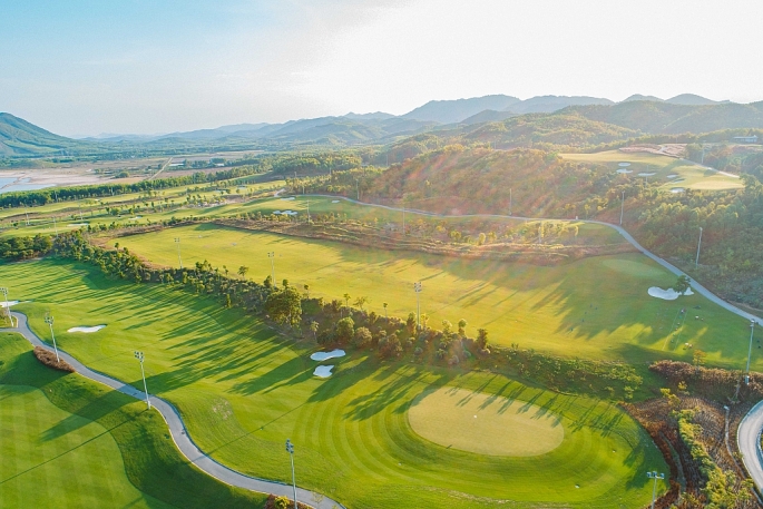 Ảnh 2 Mường Thanh Golf Club Diễn Lâm có độ dốc và địa hình đồi núi thách thức các Golfer