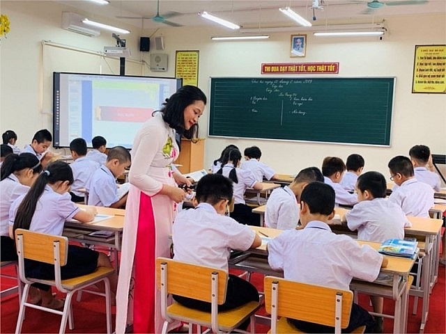 Cô giáo Mai Thanh Hòa - giáo viên trường Tiểu học Thạch Bàn B là tấm gương sáng của ngành giáo dục quận Long Biên. Ảnh: NVCC