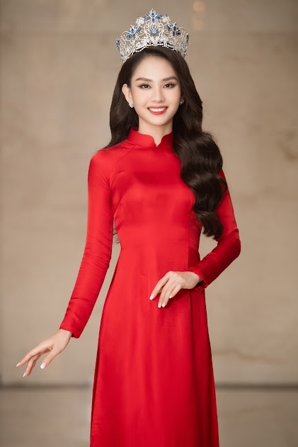 Hoa hậu Mai Phương bán vương miện làm từ thiện