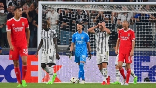 Thua ngược ngay trên sân nhà, Juventus rơi vào khủng hoảng