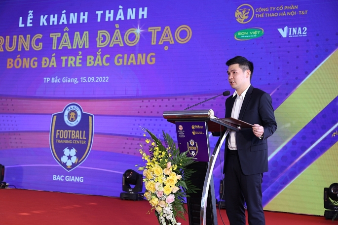 Ông Đỗ Vinh Quang - Phó Chủ tịch HĐQT, Phó Tổng Giám đốc Tập đoàn T&T Group, Chủ tịch CLB bóng đá Hà Nội - phát biểu tại lễ khánh thành Trung tâm Đào tạo bóng đá trẻ Bắc Giang. 