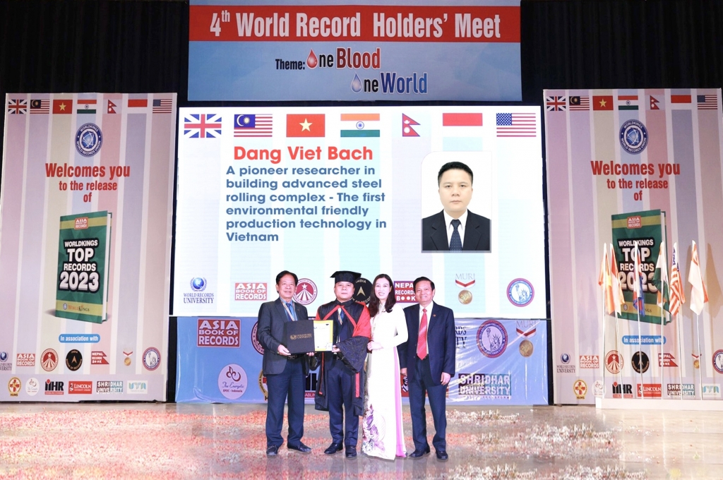 Trao tặng danh hiệu Tiến sĩ danh dự của Viện ĐH Kỷ lục thế giới cho doanh nhân Đặng Việt Bách