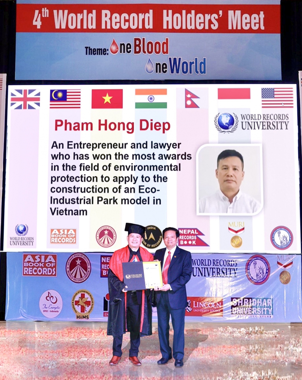 Doanh nhân, luật sư Phạm Hồng Điệp đón nhận danh hiệu Tiến sĩ danh dự của Viện ĐH Kỷ lục thế giới