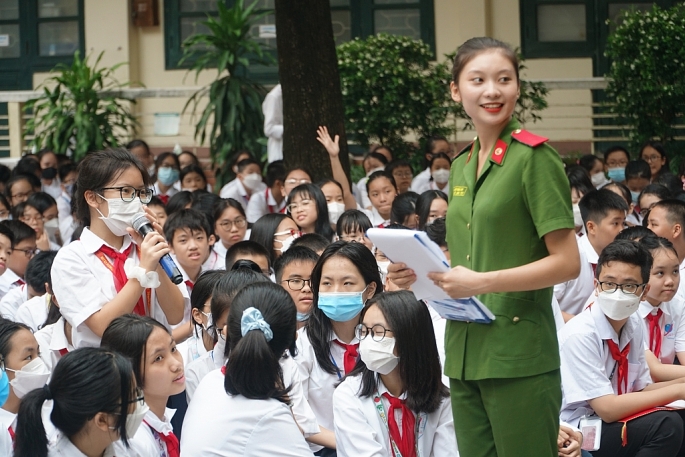Tuyên truyền pháp luật về an toàn giao thông cho học sinh Trường Nguyễn Tất Thành