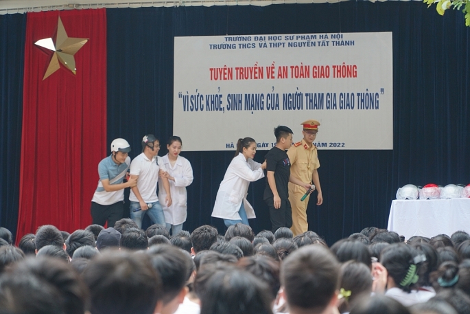 Tuyên truyền pháp luật về an toàn giao thông cho học sinh Trường Nguyễn Tất Thành
