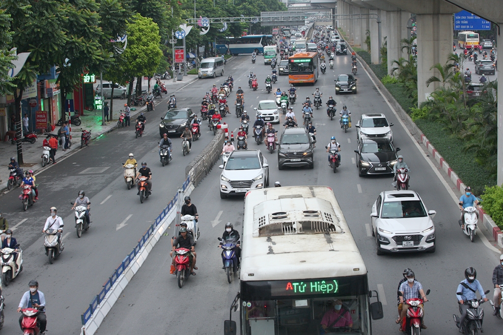 Sở Giao thông Vận tải Hà Nội đề nghị thành phố chấp thuận cho tiếp tục triển khai thí điểm phân làn phương tiện tách riêng ôtô, xe máy trên đường Nguyễn Trãi đến hết năm 2022.