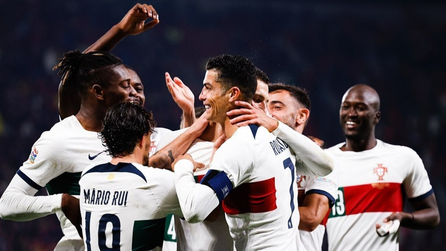Thắng tưng bừng, Bồ Đào Nha vững vàng ngôi đầu tại Nations League
