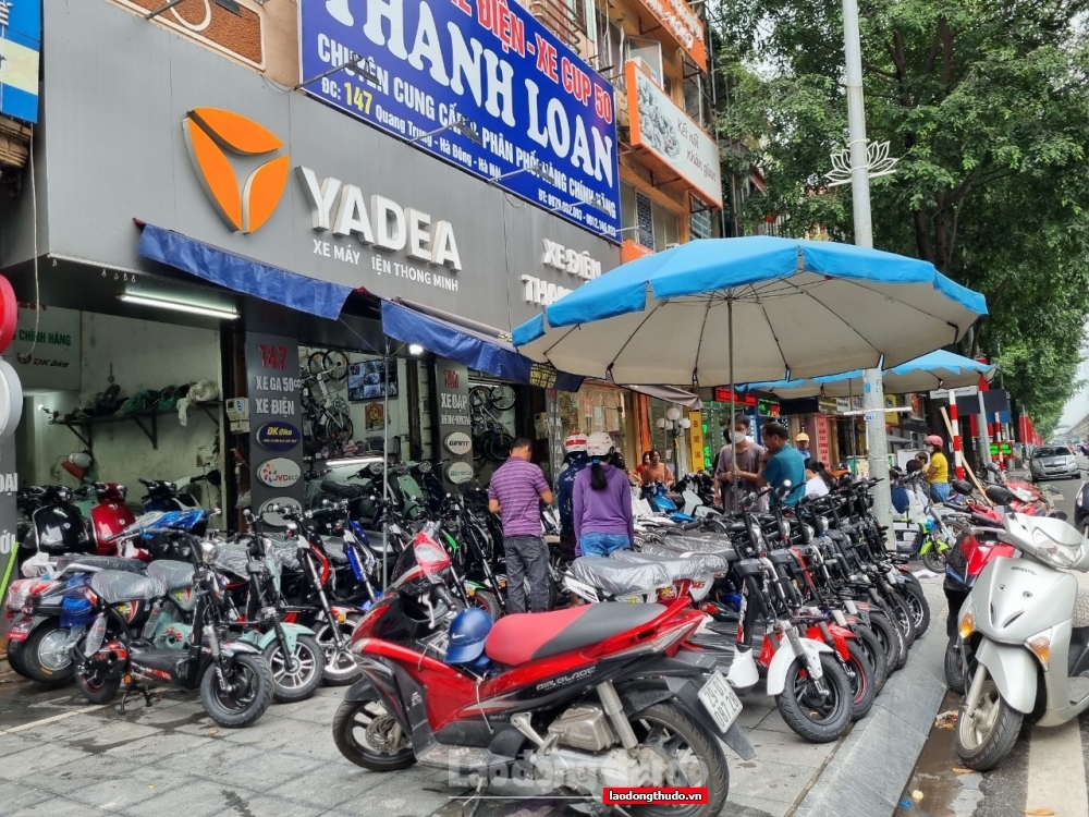 Cửa hàng xe đạp Thanh Loan ngang nhiên chiếm dụng vỉa hè để kinh doanh tại phường Quang Trung (Hà Đông)