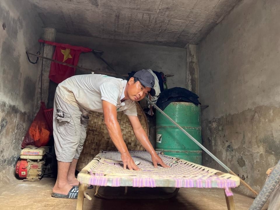 Bên trong căn hầm trú bão của người dân vùng biển Quảng Ngãi.