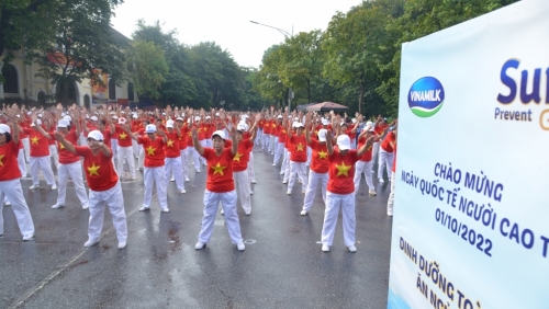 Vinamilk đồng hành cùng 2.000 người cao tuổi Hà Nội trong sự kiện đồng diễn thể dục dưỡng sinh
