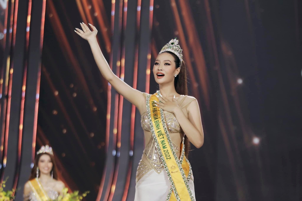 Câu trả lời ứng xử thuyết phục giúp Đoàn Thiên Ân đăng quang Hoa hậu Hòa bình Việt Nam 2022