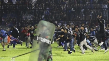 Vụ bạo loạn sân cỏ ở Indonesia: Số người chết tăng lên 174
