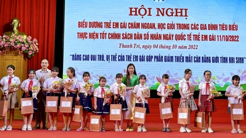 Huyện Thanh Trì biểu dương trẻ em gái chăm ngoan học giỏi