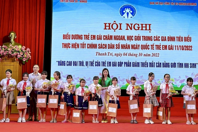Huyện Thanh Trì biểu dương trẻ em gái chăm ngoan học giỏi