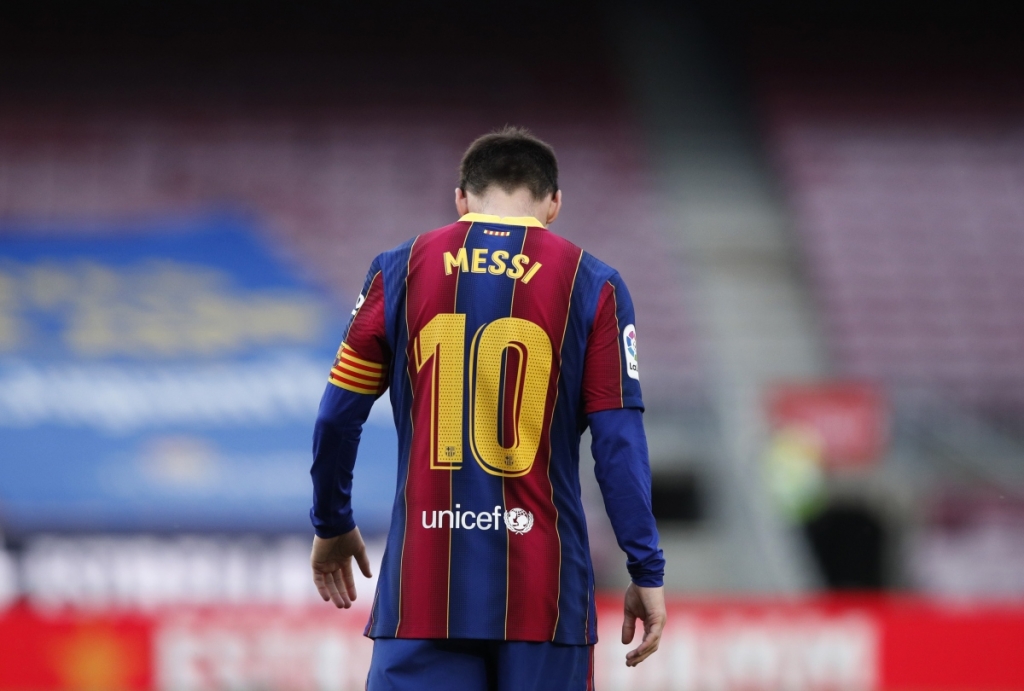 Messi: Cùng đến với những pha bóng đẹp của siêu sao bóng đá Lionel Messi - một trong những cầu thủ tài năng và nổi tiếng nhất thế giới. Xem hình ảnh để ngắm nhìn sự khéo léo và đỉnh cao của Messi trên sân cỏ!