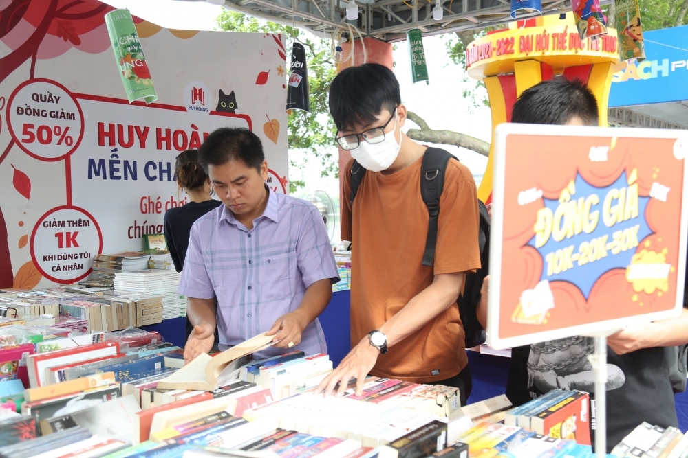 Hội sách Hà Nội thu hút đông đảo giới trẻ