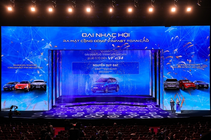 Anh Nguyễn Duy Đạt là thành viên may mắn trúng giải thưởng đặc biệt là 1 chiếc xe VF e34