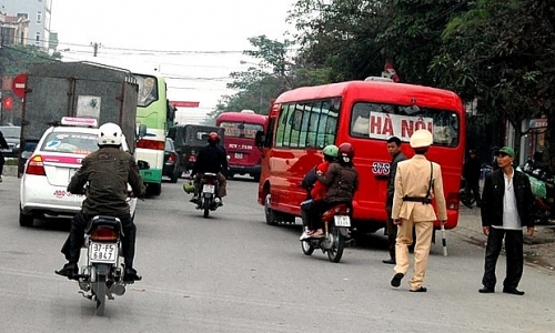 Hà Nội yêu cầu xử nghiêm xe dù, bến cóc