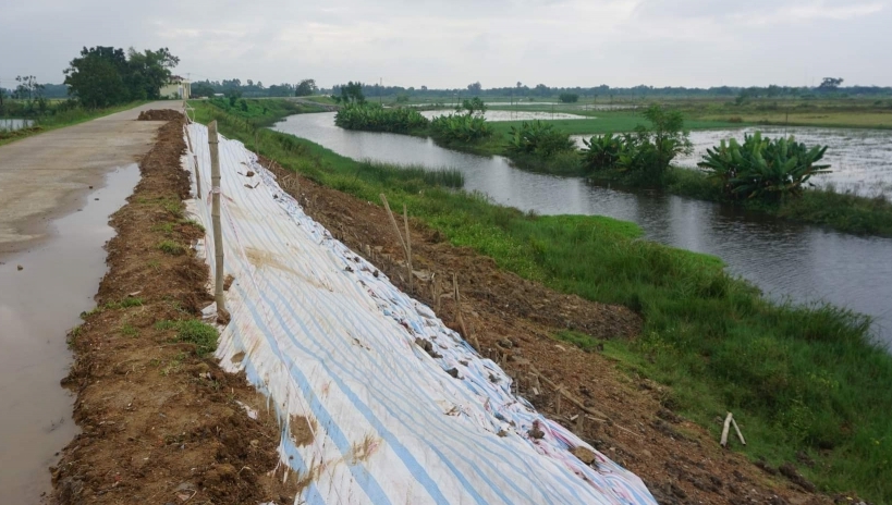 Công bố tình huống khẩn cấp sự cố sụt lún hơn 1km đê sông Mã