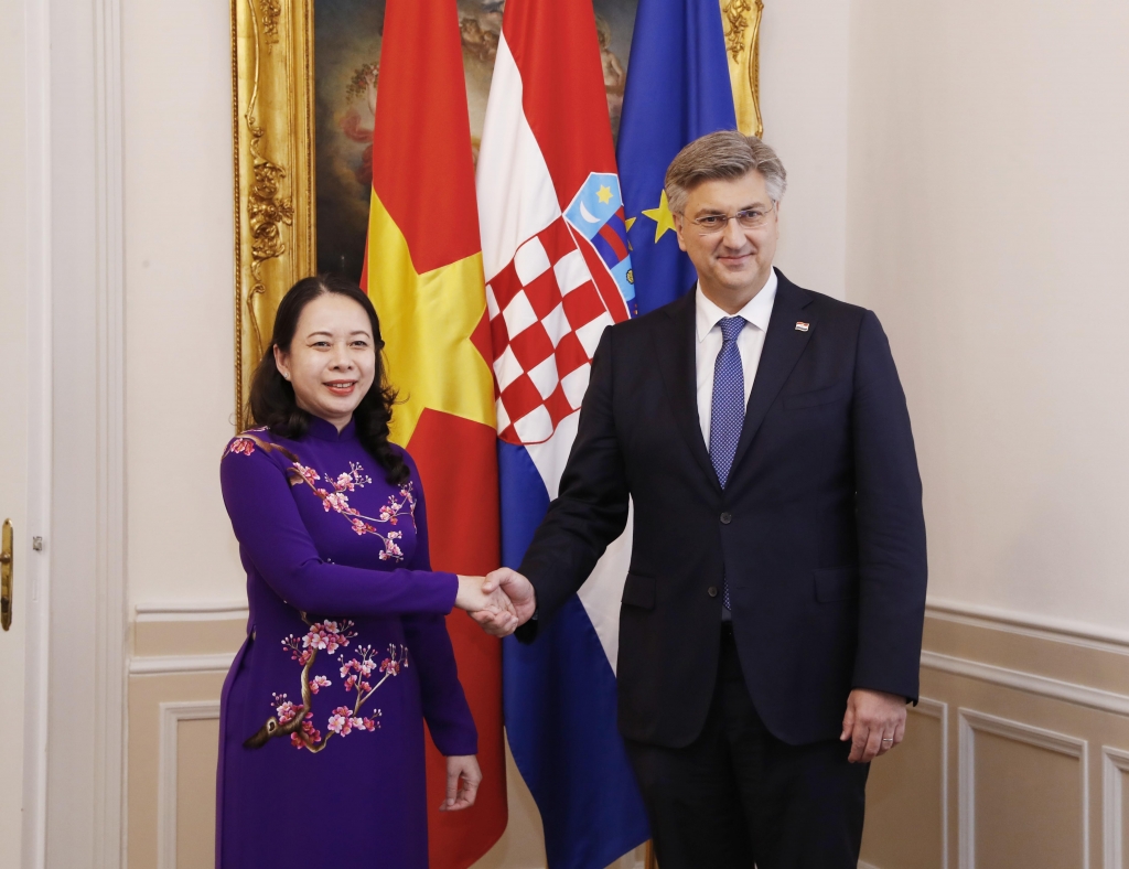 Võ Thị Ánh Xuân, nữ võ sĩ taekwondo nổi tiếng của Việt Nam, gặp gỡ Thủ tướng Croatia trong một chuyến công du để thúc đẩy quan hệ đối tác giữa hai quốc gia. Hãy cùng xem các hình ảnh đầy cảm xúc về cuộc gặp khi hai quốc gia cùng hướng tới tương lai chung.