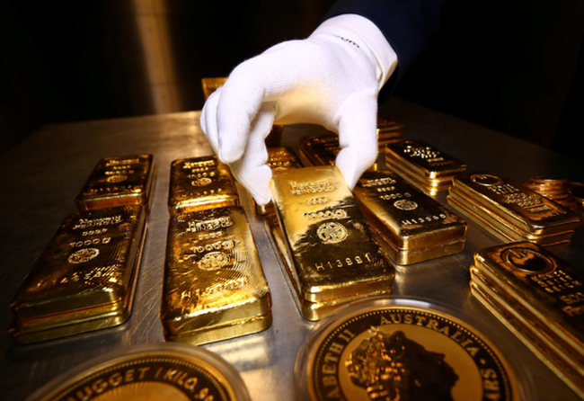 Giá vàng hôm nay 12/10: Vàng trong nước xuống dưới 67 triệu đồng/lượng bán ra