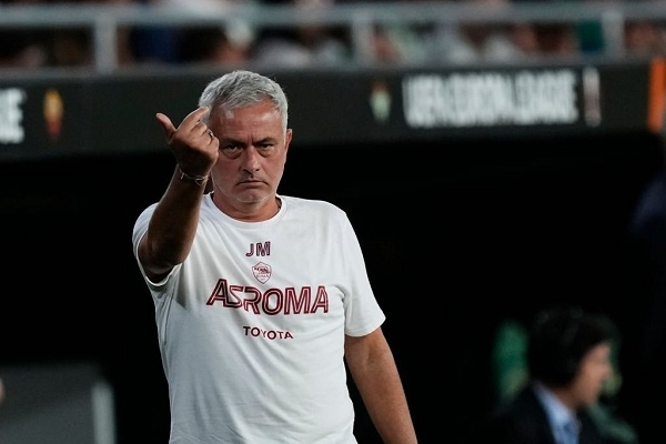 Hòa thất vọng trước Betis, đoàn quân của Jose Mourinho mất quyền tự quyết