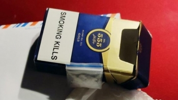 141 kiểm tra thanh niên đi ô tô phát hiện giấu ma túy trong bao thuốc lá