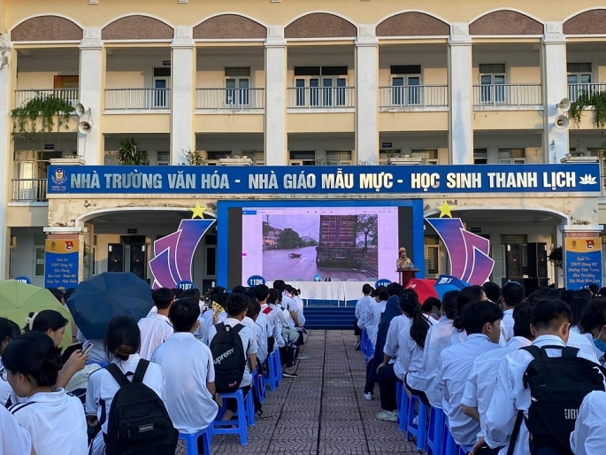 Mới đây, tại trường THPT Đông Mỹ, huyện Thanh Trì, Đội  CSGT – TT, Công an huyện Thanh Trì đã tổ chức buổi tuyên truyền, phổ biến pháp luật về an toàn giao thông đường bộ cho hơn 600 học sinh trường THPT Đông Mỹ.