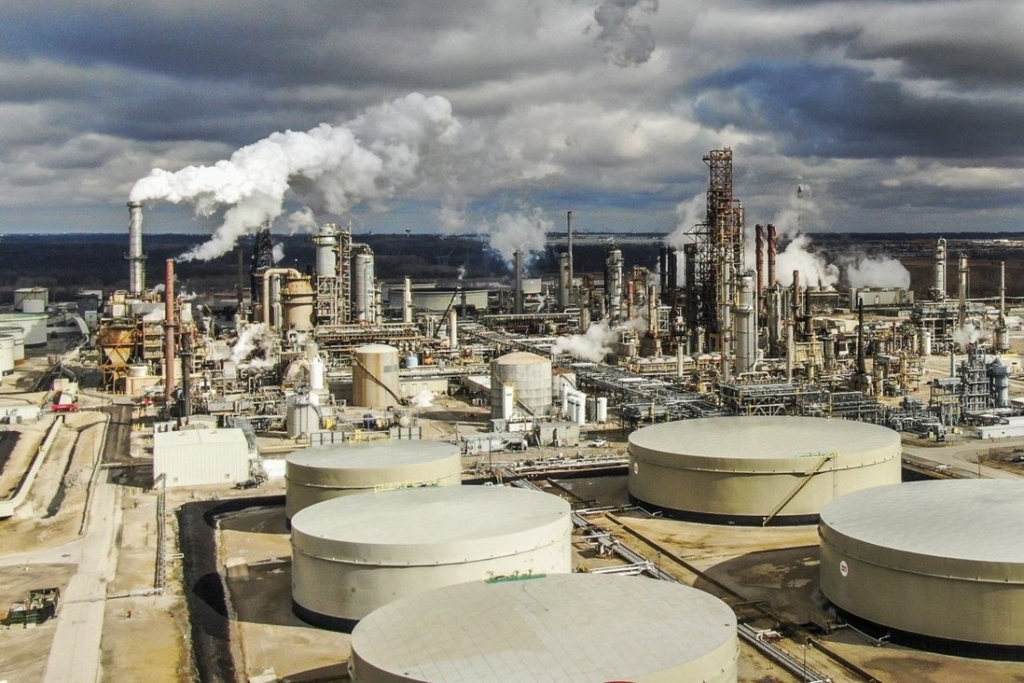  Một cơ sở lọc dầu ở Illinois, Mỹ. Ảnh: EPA-EFE