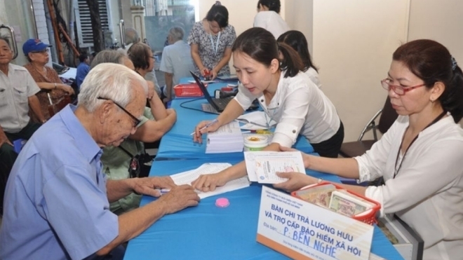 Quy định về nghỉ hưu ở tuổi cao hơn đối với cán bộ, công chức giữ chức vụ lãnh đạo, quản lý