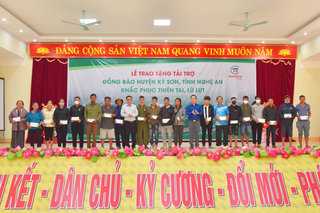 Trung Nam Group chia sẻ cùng nhân dân Kỳ Sơn vượt qua lũ dữ