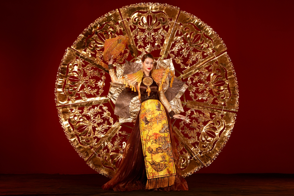 Gặp sự cố, Thiên Ân vẫn diễn tròn trịa phần thi trang phục dân tộc tại Hoa hậu Hòa bình thế giới